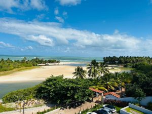 Visão panorâmica das Dunas de Macapé. famosa por suas piscinas naturais.