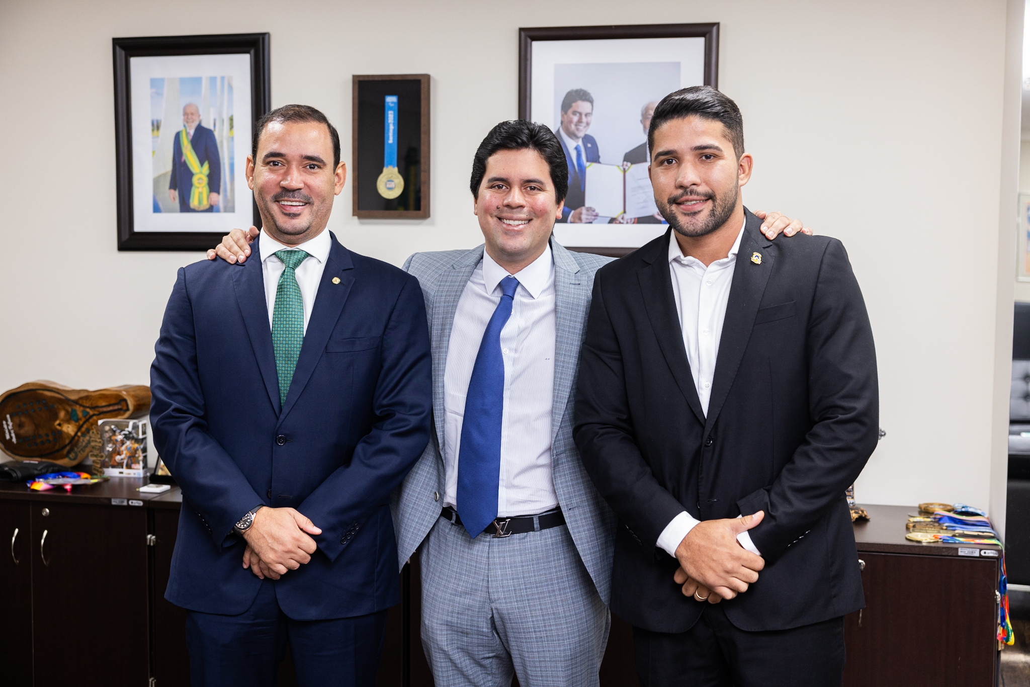 Juarez Moreira apresenta proposta de R$ 10 milhões ao ministro André Fufuca – Portal Jaciara Barros Secretário dos Esportes e Juventude do Tocantins, Juarez Moreira, articula recursos junto ao Ministério do Esporte, para reformas das praças esportivas do Estado – foto: Vinícius Santa Rosa / Governo do Tocantins.