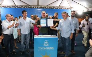 Governador Laurez Moreira assina Ordem de Serviço que autoriza o início das obras de pavimentação e drenagem da 607 Sul, em Palmas - Foto: Marcio Vieira/Governo do Tocantins