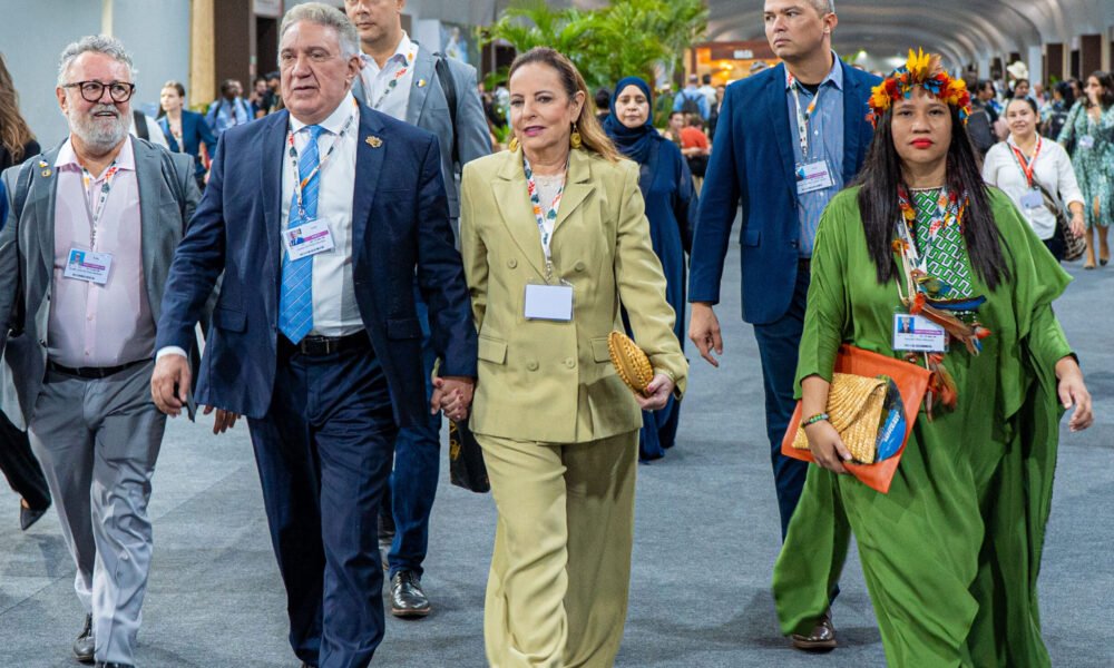 Governador do Tocantins, Laurez Moreira, acompanhado da primeira dama e desembargadora, Ângela Prudente, da secretária da Sepot, Narubia Werreria e do secretário da Semarh, Divaldo Rezende - Bruno Maia/Governo do Tocantins