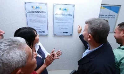Momento em que as placas de homenagem são expostas para os participantes do evento Foto: Flávio Cavalera