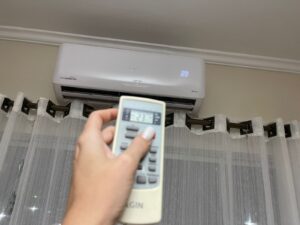 Mudanças de hábitos e troca de aparelhos podem reduzir o consumo de energia em até 35%