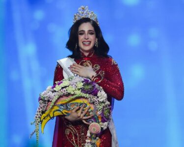 Fátima Bosch, do México, reage ao ser coroada Miss Universo 2025 — Foto: REUTERS/Chalinee Thirasupa