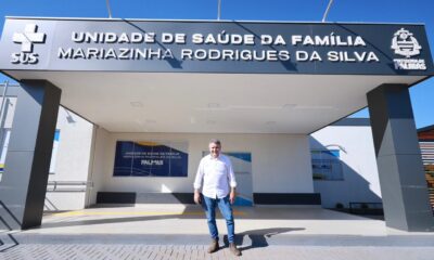 prefeito de palmas eduardo siqueira campos na unidade de saude em buritirana