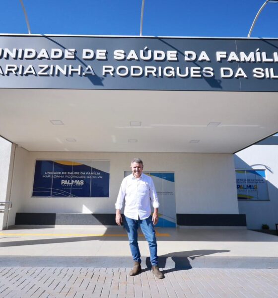 prefeito de palmas eduardo siqueira campos na unidade de saude em buritirana