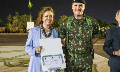 Na foto , com Tenente Coronel Roberto Nunes