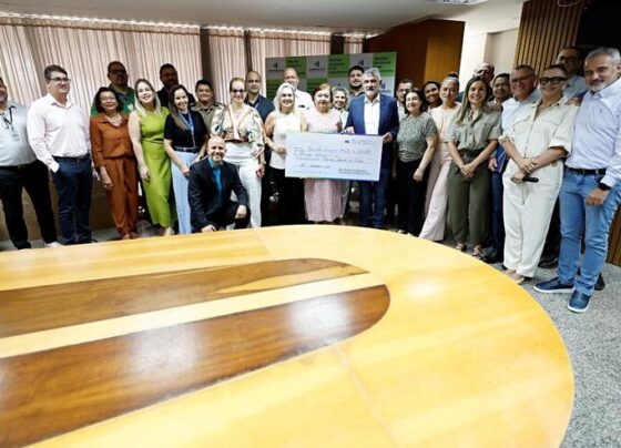 Doação inclui utensílios de cozinha e cheque de R$ 31 mil arrecadados em campanha interna da Aleto.foto Clayton Cristus