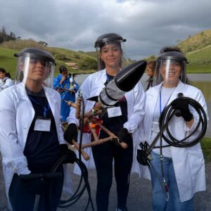 Rafaela Cristina Oliveira Silva, Ana Beatriz de Albuquerque Santos e Vitória Mendes da Silva Costa Andrade participaram da competição que estimula o interesse pela ciência e tecnologia no Rio de Janeiro (RJ)