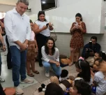 Os gestores visitaram as salas e interagiram com as crianças e famílias durante o Dia Primeira Infância em Palmas – Foto: Lia Mara