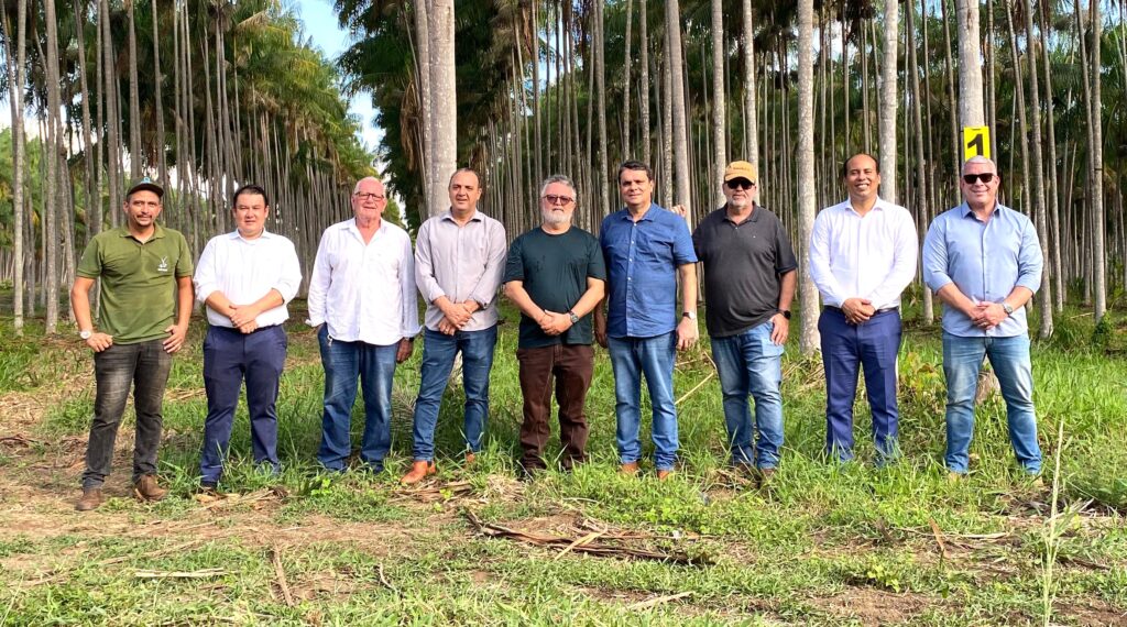 Secretário conheceu o projeto de plantação de açaí Nativo da Amazônia, na fazenda Bioaçai em Lagoa da Confusão.Mariah Soares/Governo do Tocantins.