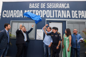 Descerramento da placa inaugura da nova Base Comunitária da Guarda Metropolitana, na Praia da Graciosa – Foto: Lia Mara
