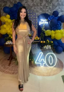 Mayara celebra aniversário em noite especial ao lado da família e amigos