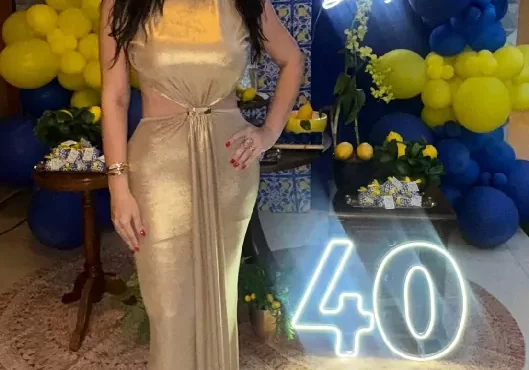 Mayara celebra aniversário em noite especial ao lado da família e amigos