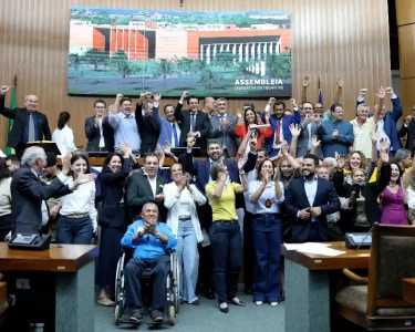 Aleto aprova PEC que garante teto único aos servidores estaduais a partir de abril de 2026