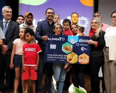 Governador Wanderlei Barbosa entrega Cartão AlimenTO no Tocantins