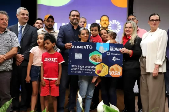 Governador Wanderlei Barbosa entrega Cartão AlimenTO no Tocantins