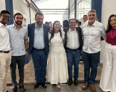 Amélio Cayres recebe homenagem da Unirg