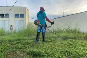 Prefeitura reforça limpeza externa nas unidades de saúde de Palmas
