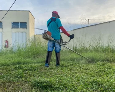 Prefeitura reforça limpeza externa nas unidades de saúde de Palmas