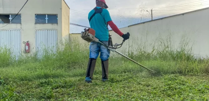 Prefeitura reforça limpeza externa nas unidades de saúde de Palmas
