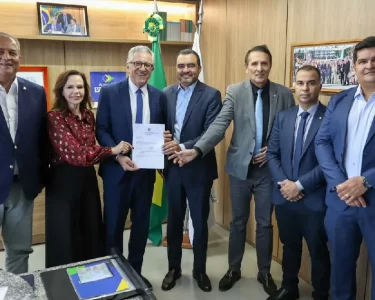 Eduardo Gomes acompanha governador em audiência no Ministério da Saúde