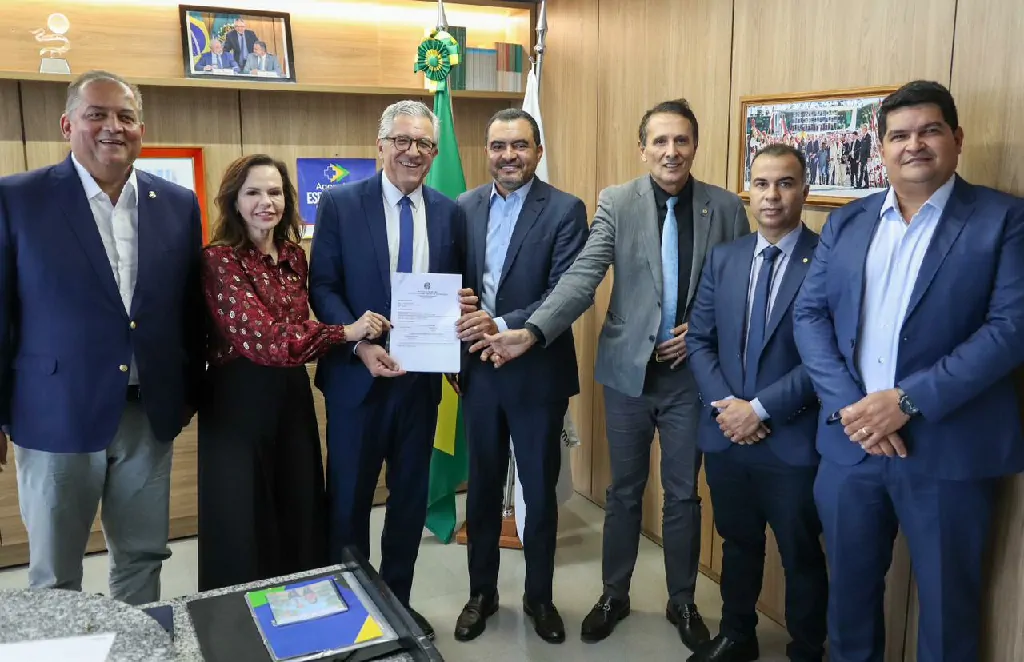 Eduardo Gomes acompanha governador em audiência no Ministério da Saúde