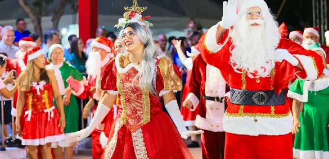 Desfile do Natal Luz de Palmas encanta o público