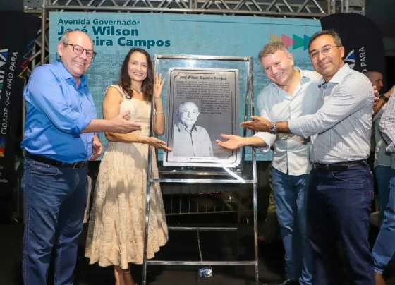 Eduardo Siqueira Campos se emociona em homenagem ao pai em Araguaína