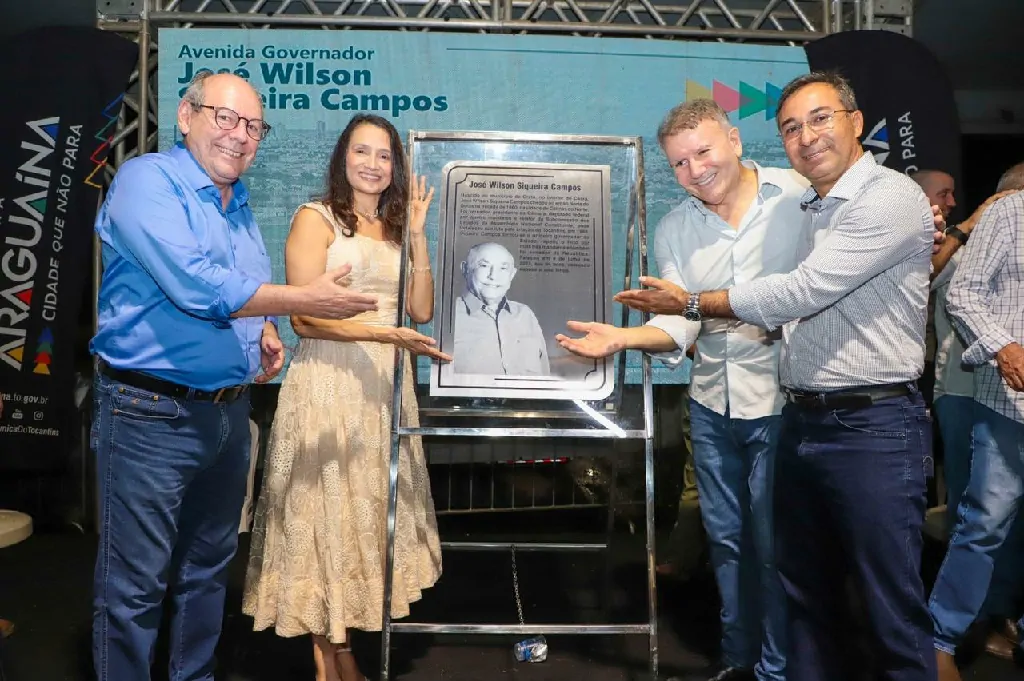 Eduardo Siqueira Campos se emociona em homenagem ao pai em Araguaína