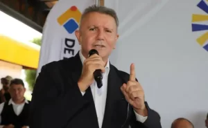 Prefeito Eduardo assina licenças da Cidade do Automóvel em Palmas