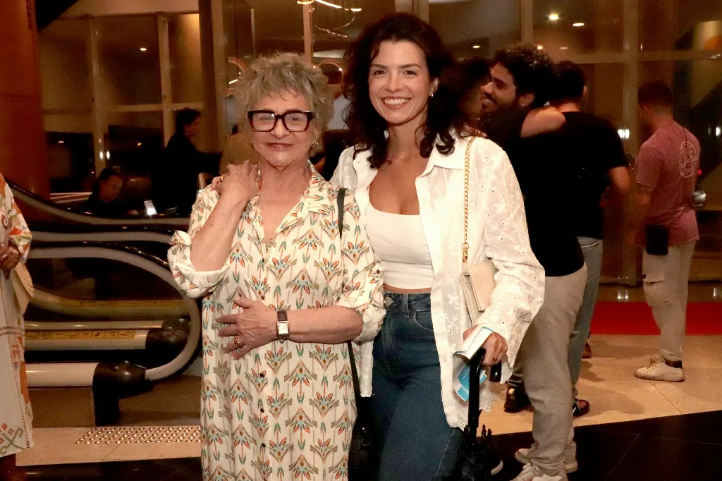 Luana Piovani estreia Cantos da Lua em São Paulo – Portal Jaciara Barros Fafy Siqueira e Fernanda Lorenzoni