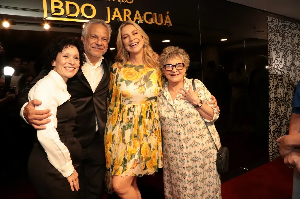 Luana Piovani estreia Cantos da Lua em São Paulo – Portal Jaciara Barros Patricia Marx, Darson Ribeiro, Luana Piovani e fafy Siqeira