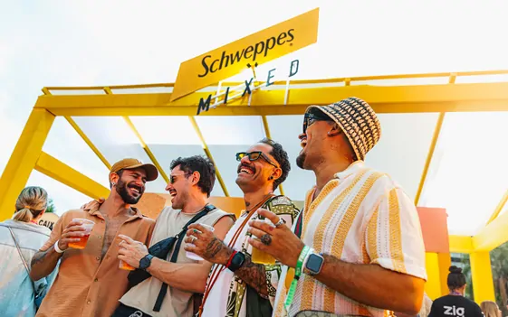 Schweppes Mixed reforça sua presença no Carnaval 2026 com o lançamento do sabor Caipivodka Maracujá, focado no Verão e na Geração Z.