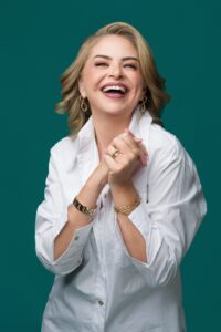 Vanessa Martinazzo lança livro em Palmas