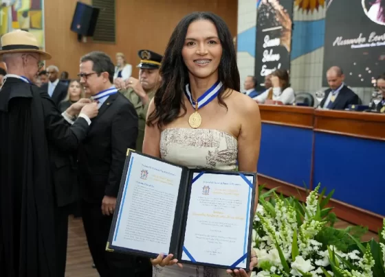 Alessandra Bacelar recebe Colar do Mérito Governador Siqueira Campos