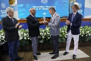 Selo Diamante em Transparência Pública para Palmas é entregue a Eduardo Siqueira Campos