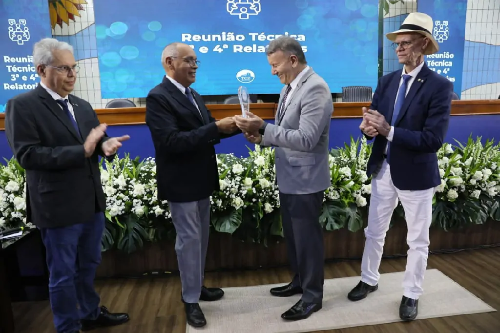 Selo Diamante em Transparência Pública para Palmas é entregue a Eduardo Siqueira Campos