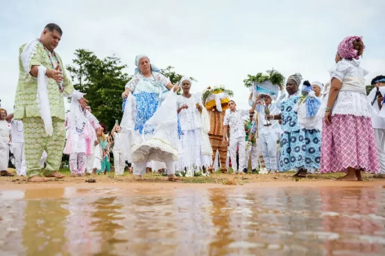 Fé, cultura e resistência marcam o 3º Presente de Iemanjá na Praia da Graciosa – Portal Jaciara Barros 3º Presente de Iemanjá na Praia da Graciosa