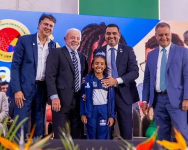 Governador Wanderlei Barbosa recebeu o Selo Ouro, concedido pelo presidente Luiz Inácio Lula da Silva em reconhecimento ao Tocantins - Vinícius Santa Rosa/Governo do Tocantins