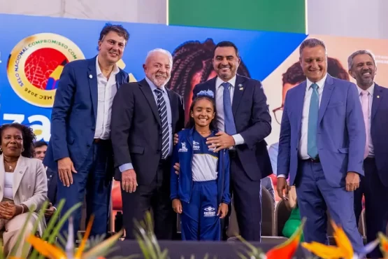 Governador Wanderlei Barbosa recebeu o Selo Ouro, concedido pelo presidente Luiz Inácio Lula da Silva em reconhecimento ao Tocantins - Vinícius Santa Rosa/Governo do Tocantins