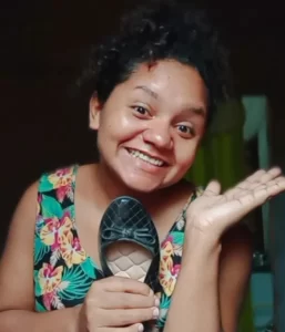Dubladora já soma mais de meio milhão de seguidores com vídeos autênticos.