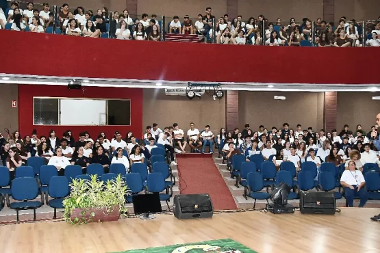 Estudantes vivenciam eleição