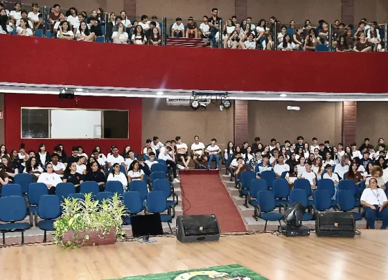 Estudantes vivenciam eleição