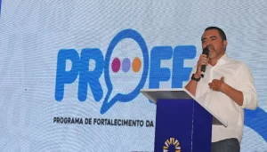 Governador Wanderlei Barbosa premia escolas e anuncia investimentos na educação no Bico do Papagaio, fortalecendo o ensino público em 23 municípios.