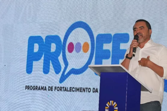 Wanderlei Barbosa premia escolas no Bico do Papagaio e anuncia investimentos na educação – Portal Jaciara Barros Governador Wanderlei Barbosa premia escolas e anuncia investimentos na educação no Bico do Papagaio, fortalecendo o ensino público em 23 municípios.
