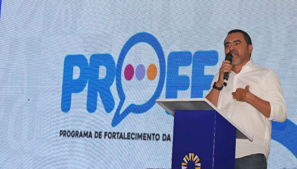 Governador Wanderlei Barbosa premia escolas e anuncia investimentos na educação no Bico do Papagaio, fortalecendo o ensino público em 23 municípios.
