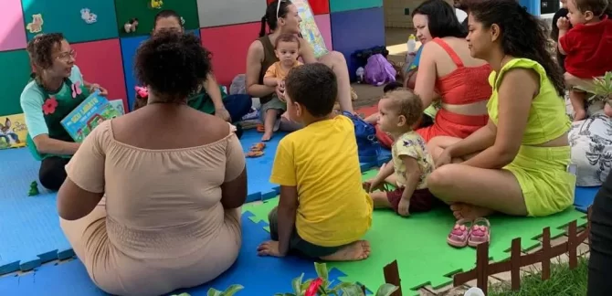 Piquenique literário reúne famílias