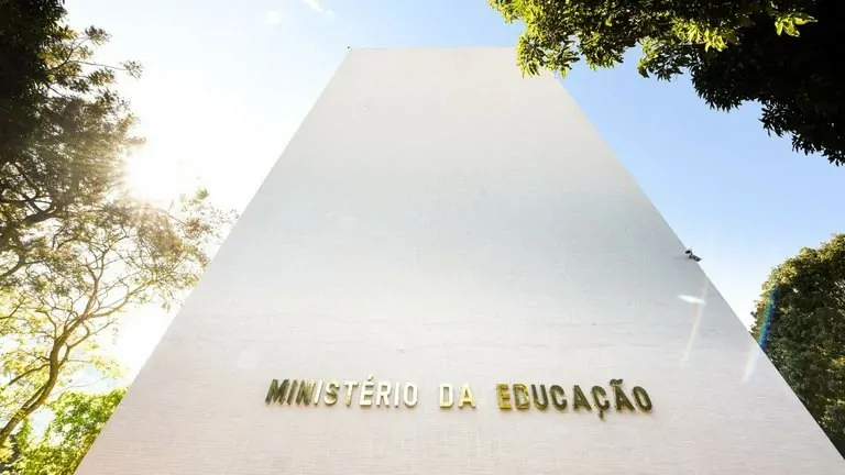 STF cursos de Medicina MEC decisão sobre autorização de cursos