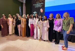 Rayley Luzza prestigia palestra de Cíntia Chagas