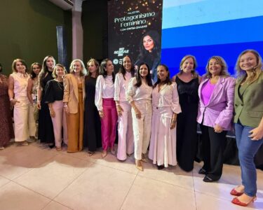 Rayley Luzza prestigia palestra de Cíntia Chagas